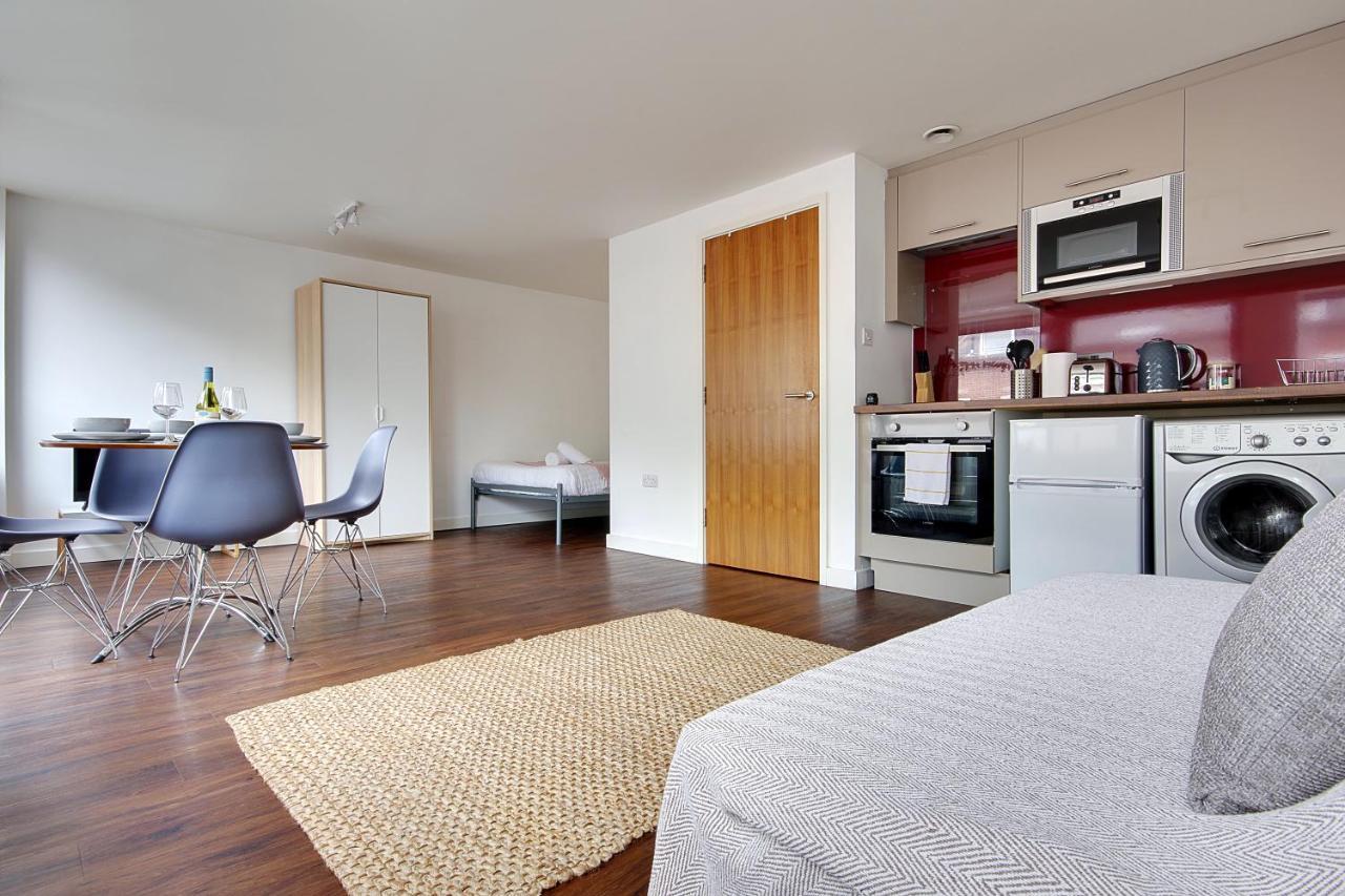 Hill House Holiday Apartments Bournemouth Esterno foto